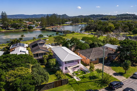 A PERFECT STAY - Sunset Beach - Riverside - Accommodation QLD 2