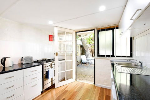 A Quaint Darlinghurst Cottage - Accommodation QLD 2