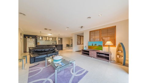 A TOUCH OF CLASS - PET FRIENDLY (OUTSIDE ONLY) - Accommodation QLD 2