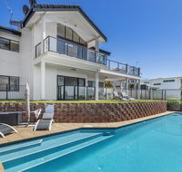 Above and Beyond - Beautiful Home with Pool - Accommodation QLD