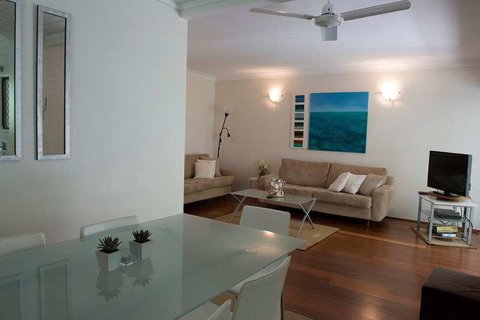 Absolute Beachfront - Mooloolaba - Accommodation QLD 2