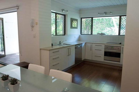 Absolute Beachfront - Mooloolaba - Accommodation QLD 3