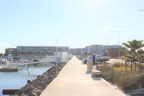 Absolute Waterfront Apt 319 Lighthouse - Accommodation QLD 1