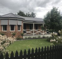 Acacia House - Central Healesville - Yarra Valley - Accommodation QLD