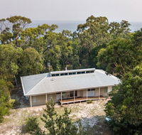 Acacia Lakehouse - The lake at your doorstep - Accommodation QLD
