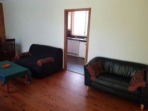 Accommodation Sydney North Shore: Frenchs Forest 3 Bedroom House - Accommodation QLD 1