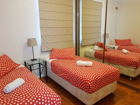 Accommodation Sydney North Shore: Frenchs Forest 3 Bedroom House - Accommodation QLD 3
