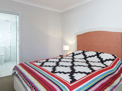 Across The Road From The Beach! - Accommodation QLD 2