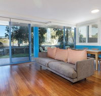 Across the road from the beach - Accommodation QLD