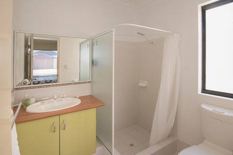 Acrosstheway - Accommodation QLD 3