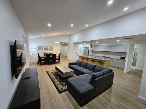 E 4 Room Retreat Family Friendly - Accommodation QLD 0