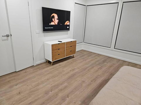 E 4 Room Retreat Family Friendly - Accommodation QLD 2