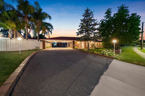 Econo Lodge Border Gateway Wodonga - Accommodation QLD 4