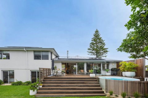 Diamond Beach House Beachfront Pool Pets - Accommodation QLD 3