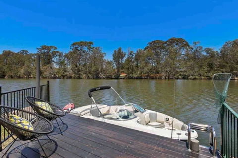 DOCK 08 Riverside Entertainer Pets Welcome - Accommodation QLD 0