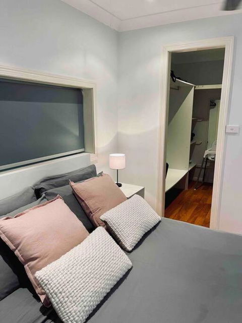 DOCK 08 Riverside Entertainer Pets Welcome - Accommodation QLD 3