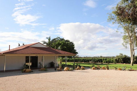 Dreamy Abode - Vineyard Retreat - Accommodation QLD 0