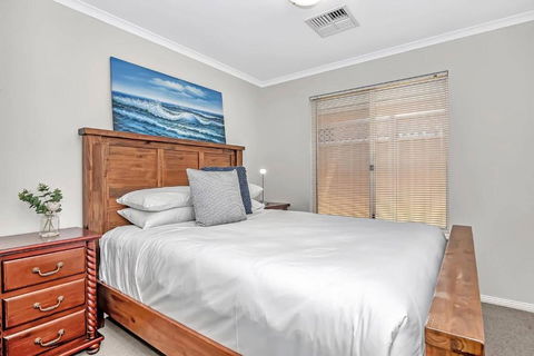 Driftwood Hideaway - Peaceful Beachside Bliss - Accommodation QLD 1