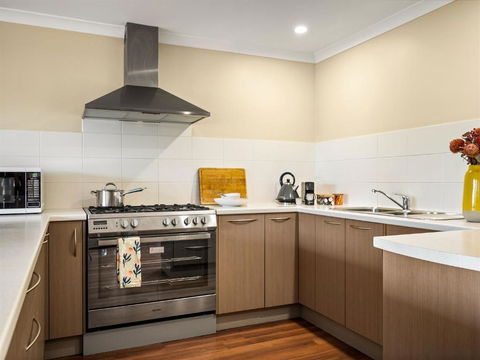Eagle Bay Beach House - 300m To The Beach! - Accommodation QLD 2