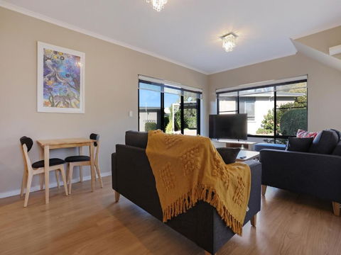 Eagle Heights Holiday Units - Accommodation QLD 2