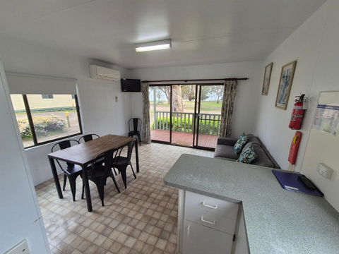 Eagle Point Caravan Park - Accommodation QLD 2