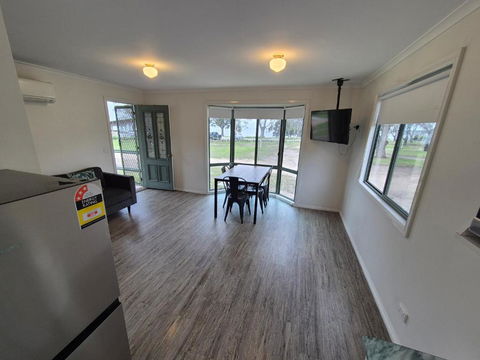 Eagle Point Caravan Park - Accommodation QLD 4