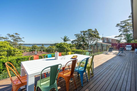 EAST52A - Lake Views - Accommodation QLD 4
