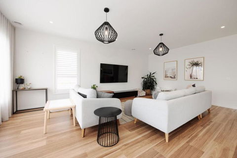 EDEN Spacious Torquay Family Escape - Accommodation QLD 1