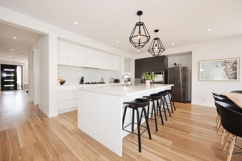 EDEN Spacious Torquay Family Escape - Accommodation QLD 4