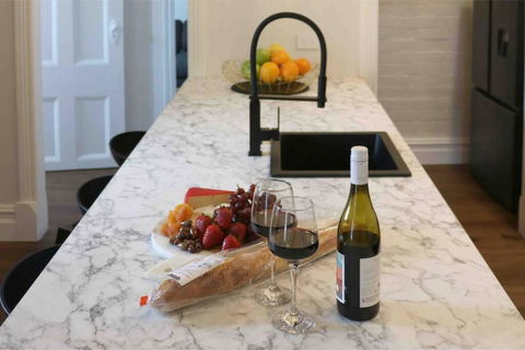 EDW19 - Stylish 2-Bed, 2-Bath Townhose In Drummoyne - Accommodation QLD 1