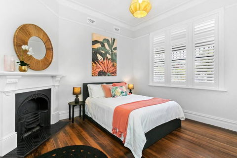 EDW19 - Stylish 2-Bed, 2-Bath Townhose In Drummoyne - Accommodation QLD 4