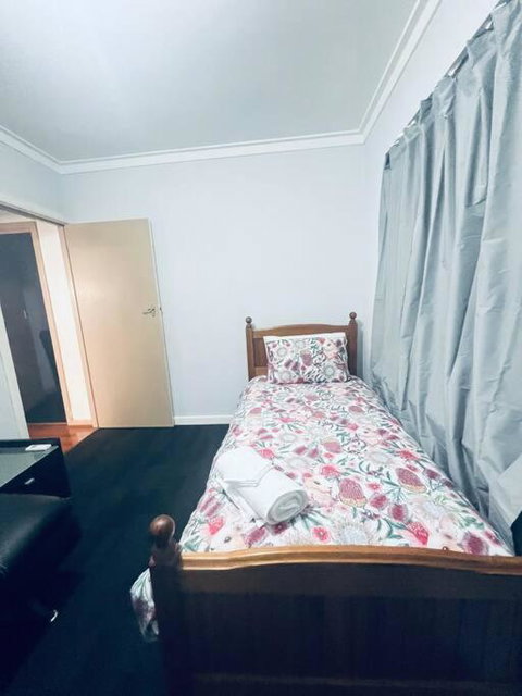 Elegant And Spacious Home + Gym - Accommodation QLD 1