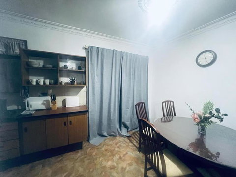 Elegant And Spacious Home + Gym - Accommodation QLD 2