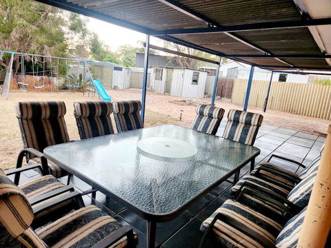 Elegant And Spacious Home + Gym - Accommodation QLD 3
