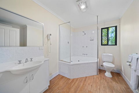 Emerald Motel Apartments - Accommodation QLD 3