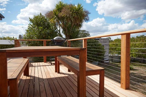 Enjoy A Renovated Retreat With Outdoor Bath - Accommodation QLD 1