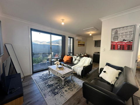 Entire 2br, Hideaway - Accommodation QLD 3