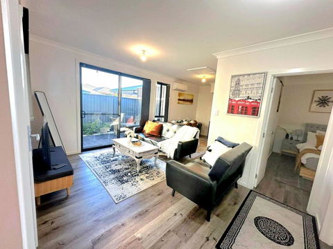 Entire 2br, Hideaway - Accommodation QLD 0