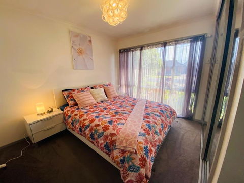 ENTIRE HOME IN WERRIBEE,BEST POSSIBLE LOCATION YOU CAN FIND - Accommodation QLD 4