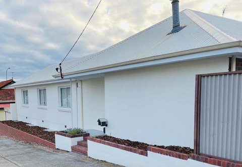 Executive Central Home - Accommodation QLD 0