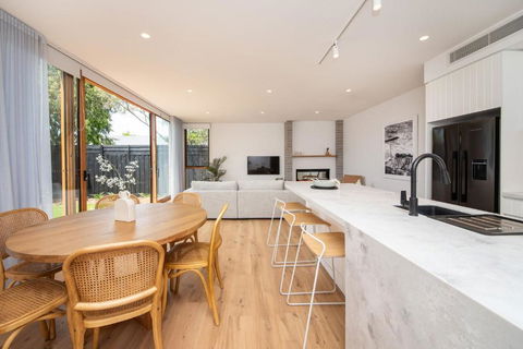 Feel The Bay Breeze 1 In Rye - Accommodation QLD 0