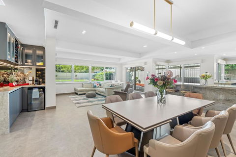 Exquisite Oasis Family Retreat - Accommodation QLD 4