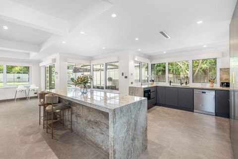 Exquisite Oasis Family Retreat - Accommodation QLD 0