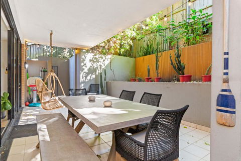 Fab Bondi 2-Bed With Courtyard & Alfresco Dining - Accommodation QLD 1