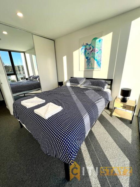 Fab In Phillip - 2bd 2bth Apt - Close To CBR Hospital - Accommodation QLD 1