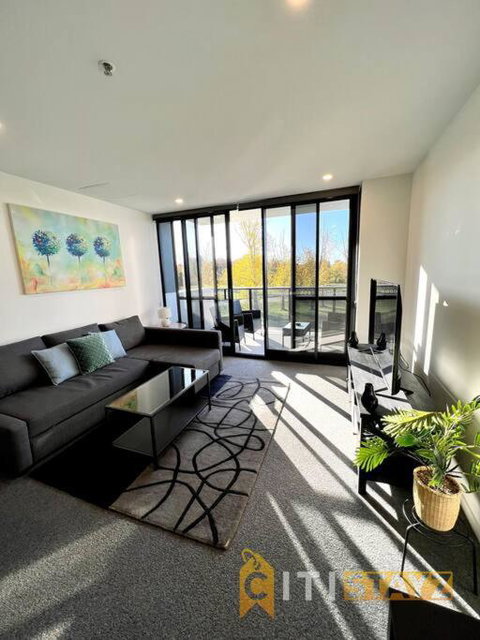 Fab In Phillip - 2bd 2bth Apt - Close To CBR Hospital - Accommodation QLD 2