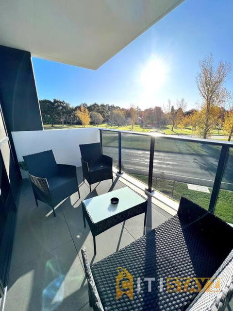 Fab In Phillip - 2bd 2bth Apt - Close To CBR Hospital - Accommodation QLD 3