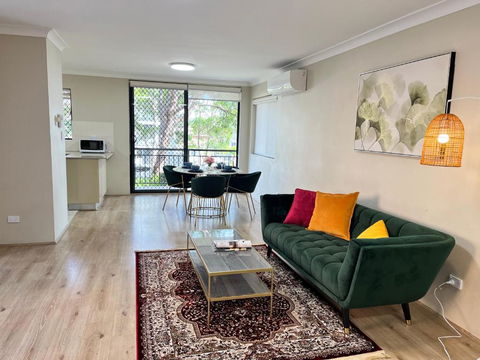 Fabulous 2 Bedroom Apartment, Secured Free Parking - Accommodation QLD 1