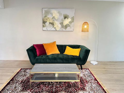 Fabulous 2 Bedroom Apartment, Secured Free Parking - Accommodation QLD 2