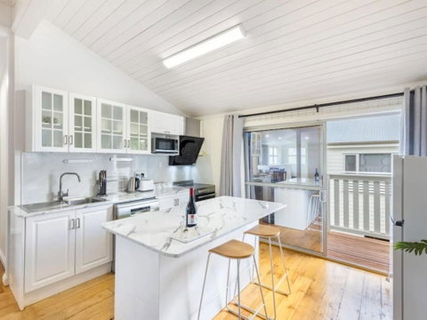 Family Friendly Cozy 4BR House At Annerley - Accommodation QLD 0